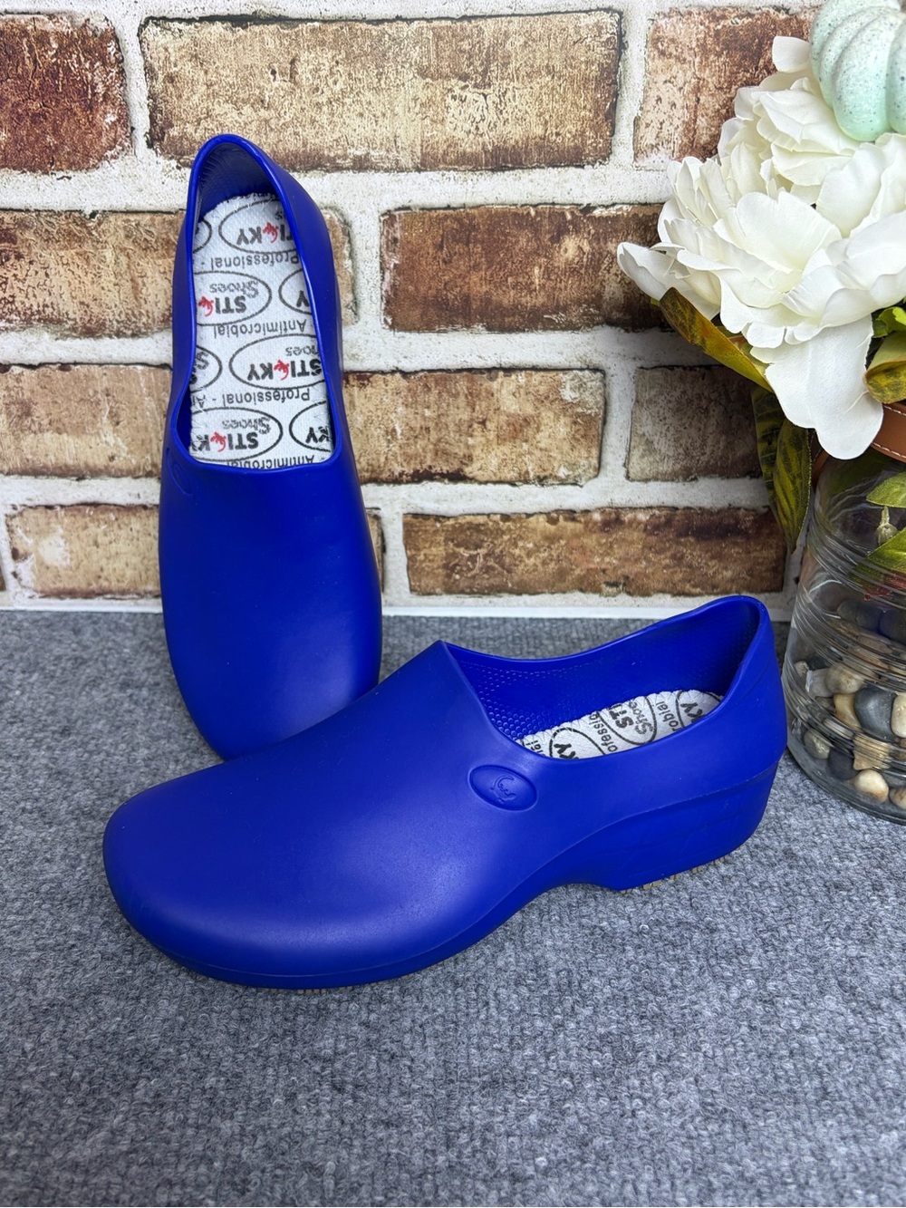 Sticky Performance Antimicrobial Blue Nursing Shoes EUC | Size US 8B/EU 39